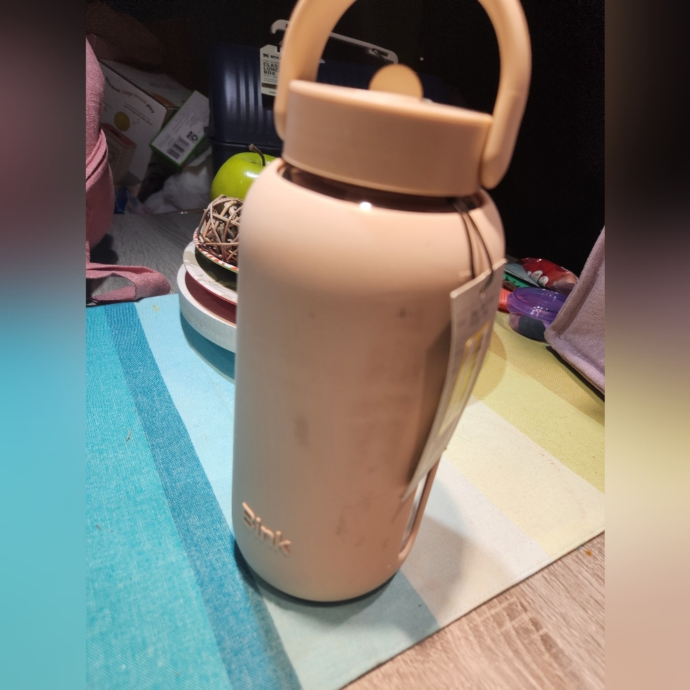 NWT Beige 27 Oz Bink Water Bottle